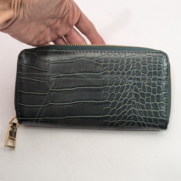 Bebe Evelyn Croco Zip Around Green Gold Wallet Wristlet Clutch - Picture 8 of 10
